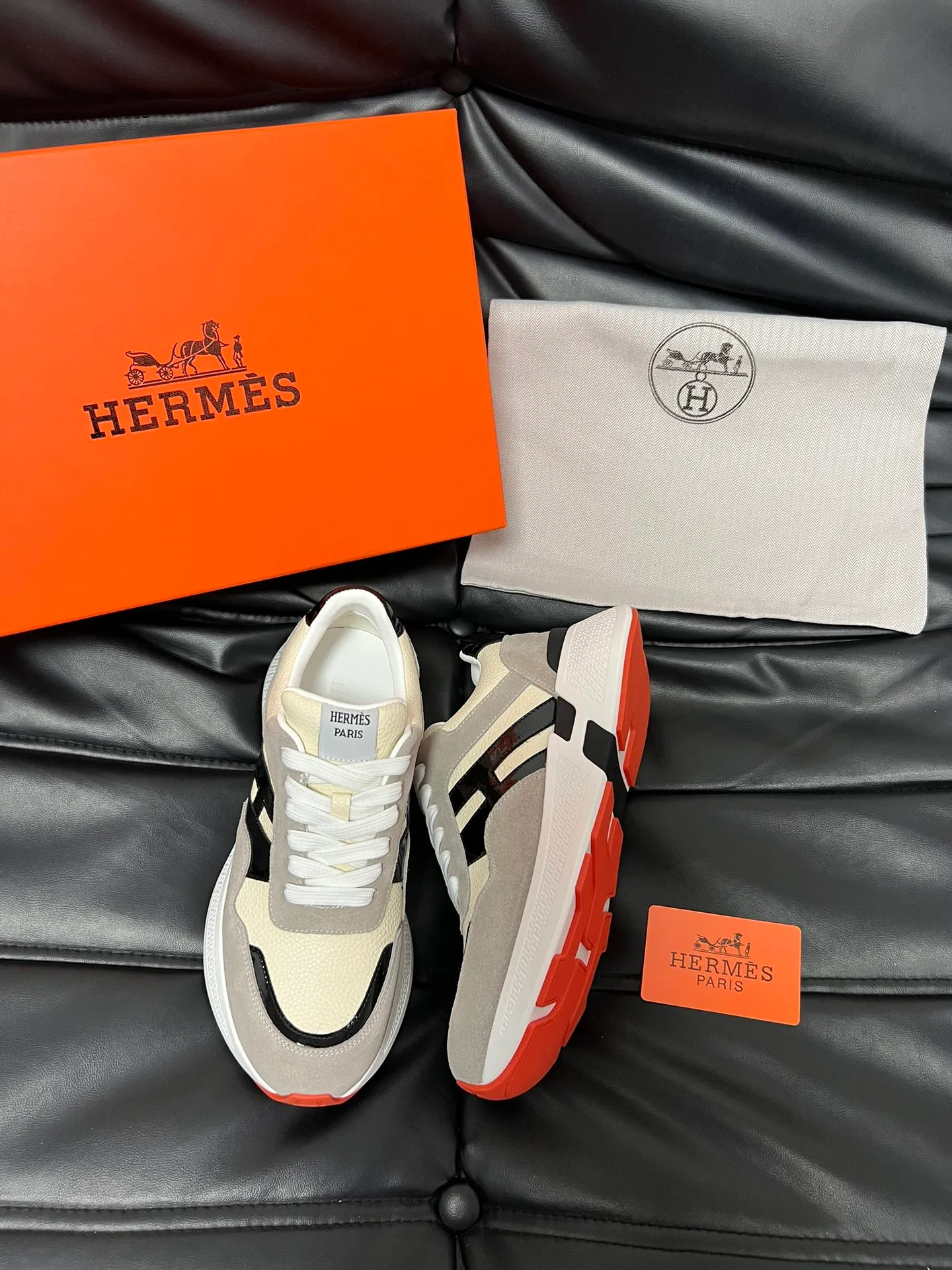 [HERMES] Hermès men's shoes 💰520💰 - High-end quality original order - Upper: 🔝 tumbled calfskin, suede calfskin, shoe body sewn with H pattern - Lining: water-dyed cowhide - Outsole: ultra-light T men's shoes 💰U foam rubber; two-color molded outsole - Super high quality control, fine workmanship: highlighted (high-end, luxury, grade) -Size : 39-44 (38, 45 can be customized)